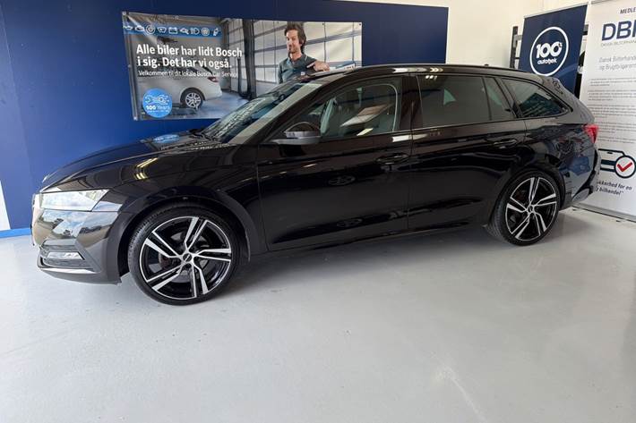 Sort Skoda Octavia fra 2021