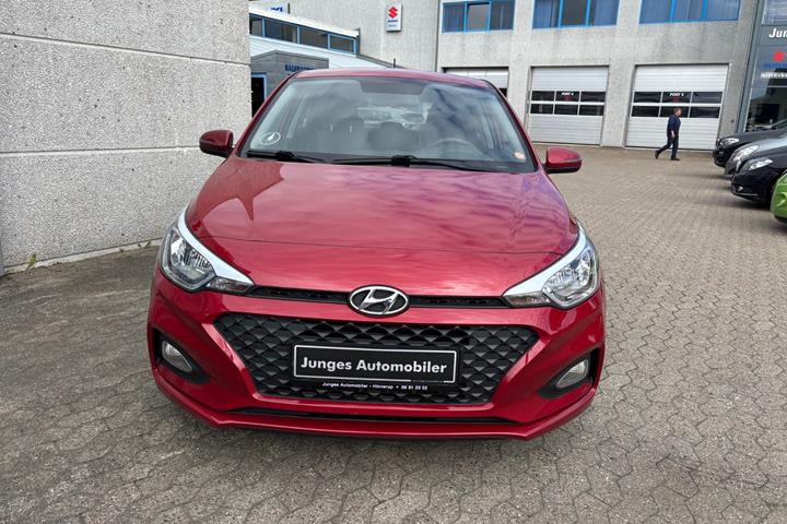 Rød Hyundai i20 fra 2019