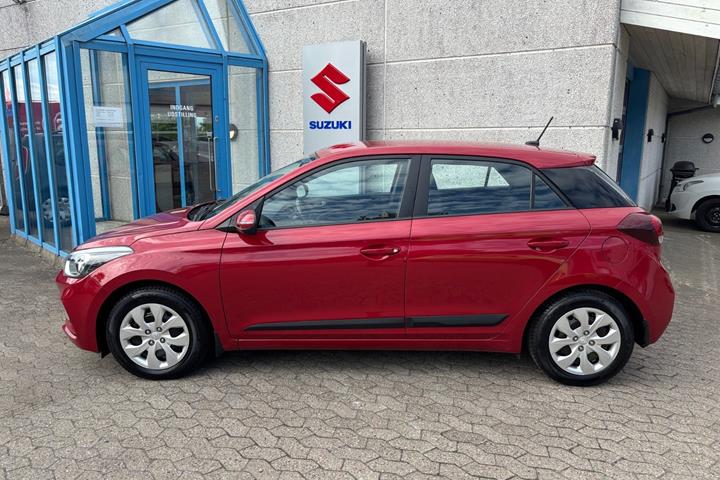 Rød Hyundai i20 fra 2019
