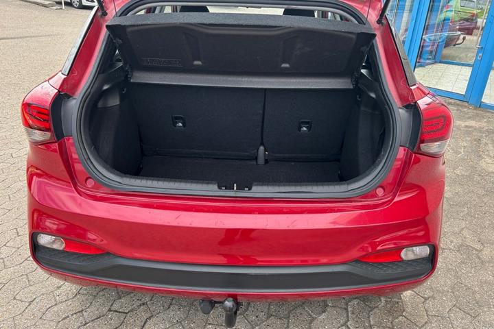Rød Hyundai i20 fra 2019