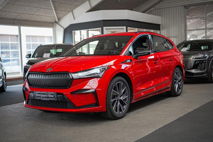 Rød Skoda Enyaq fra 2023