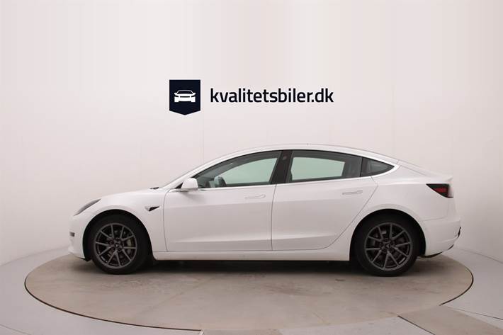 Hvid Tesla Model 3 fra 2020
