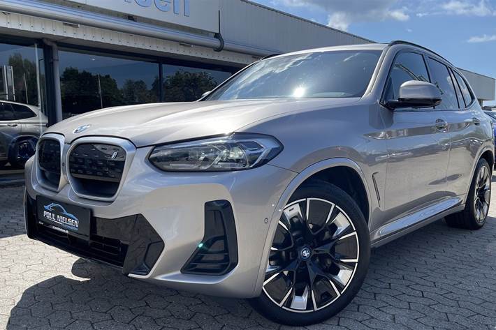 Grå BMW iX3 fra 2023