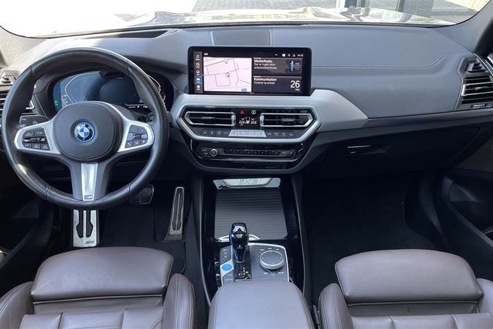 Grå BMW iX3 fra 2023