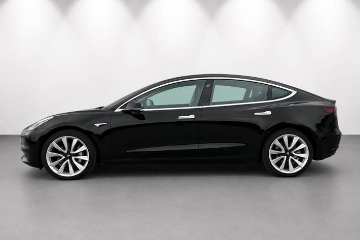 Sort Tesla Model 3 fra 2019