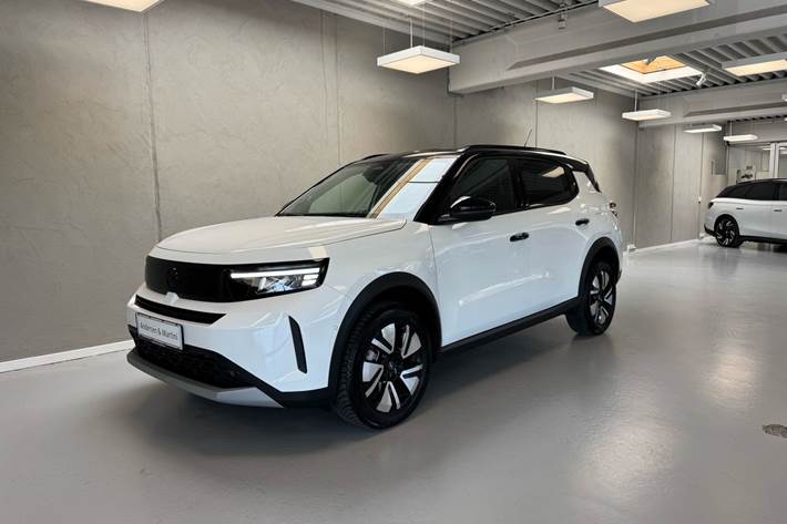 Hvid Opel Frontera fra 2025