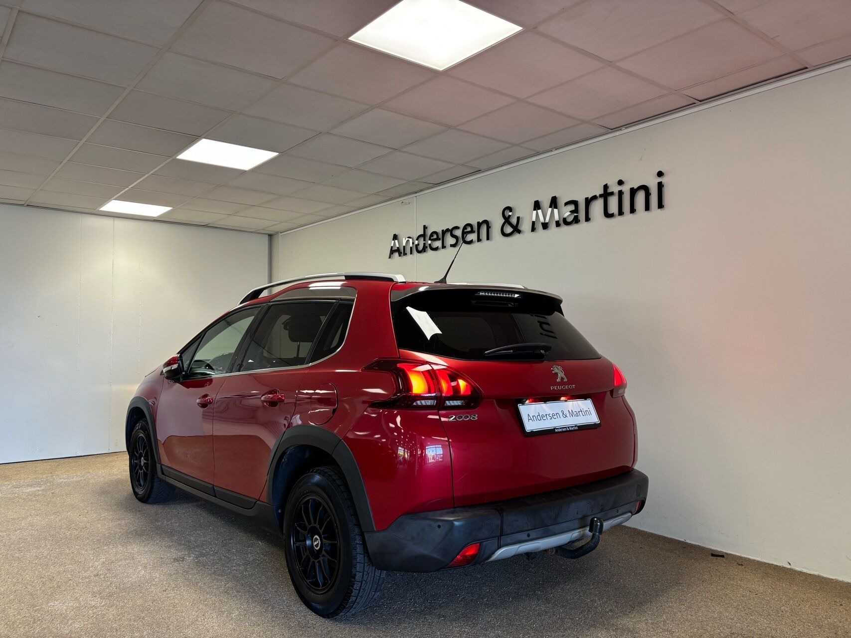 Rød Peugeot 2008 fra 2019