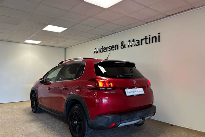 Rød Peugeot 2008 fra 2019