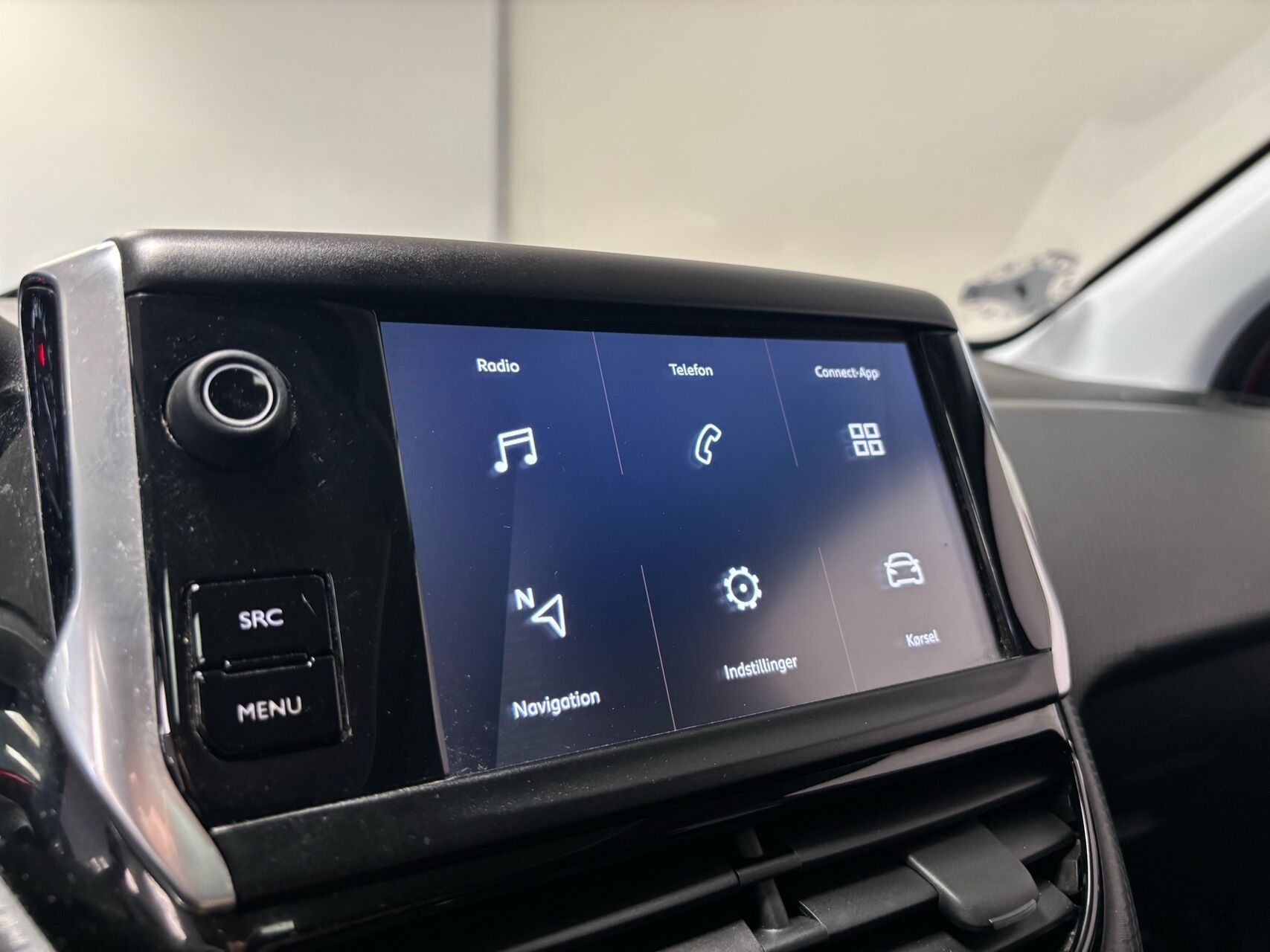 Rød Peugeot 2008 fra 2019