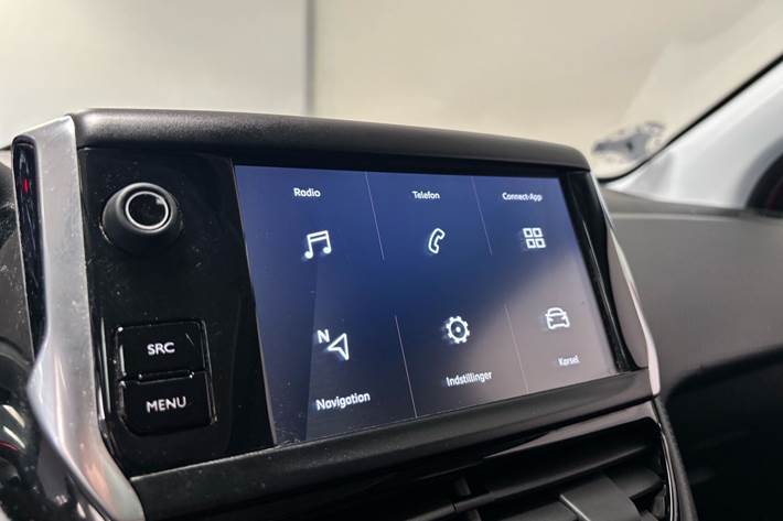 Rød Peugeot 2008 fra 2019
