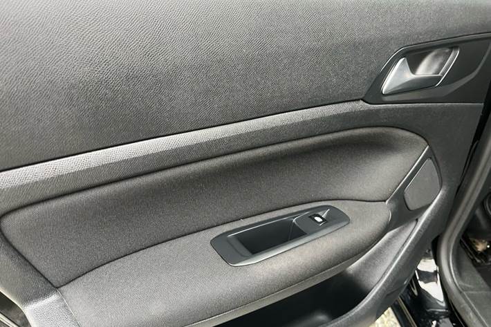 Sort Peugeot 308 fra 2016
