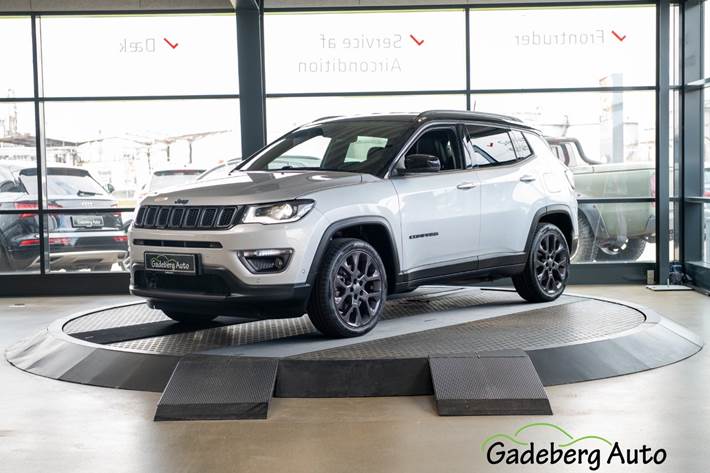 Sølv Jeep Compass fra 2020