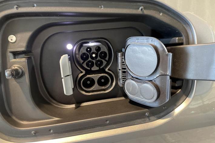 Grå BMW iX fra 2025
