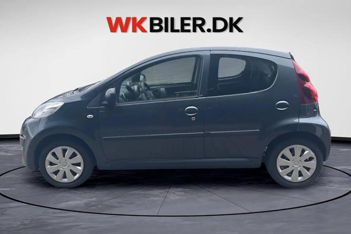 Grå Peugeot 107 fra 2013