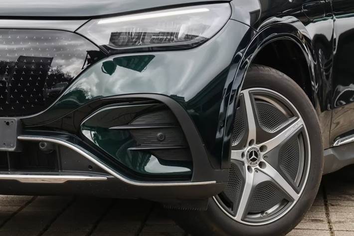 Grøn Mercedes EQE300 SUV fra 2025