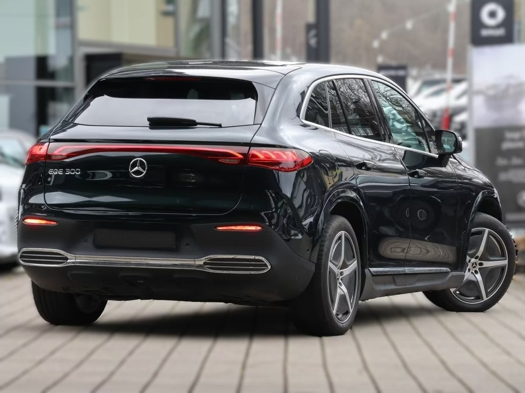 Grøn Mercedes EQE350 SUV fra 2025