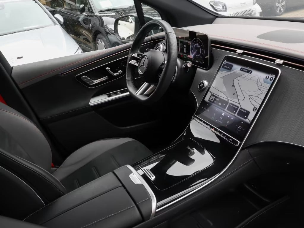 Grøn Mercedes EQE350 SUV fra 2025