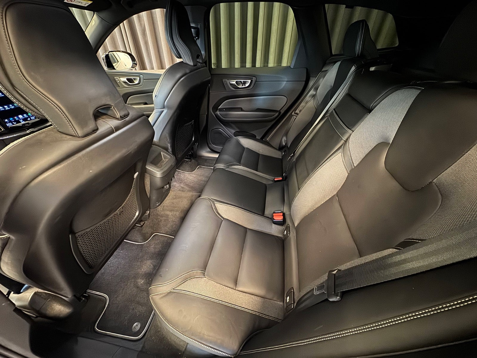 Sølv Volvo XC60 fra 2021