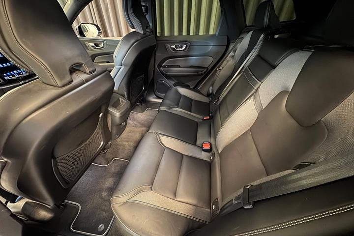 Sølv Volvo XC60 fra 2021