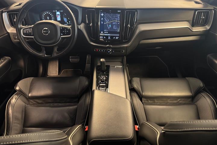 Sølv Volvo XC60 fra 2021