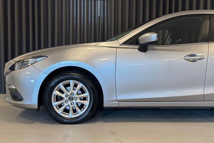 Grå Mazda 3 fra 2015