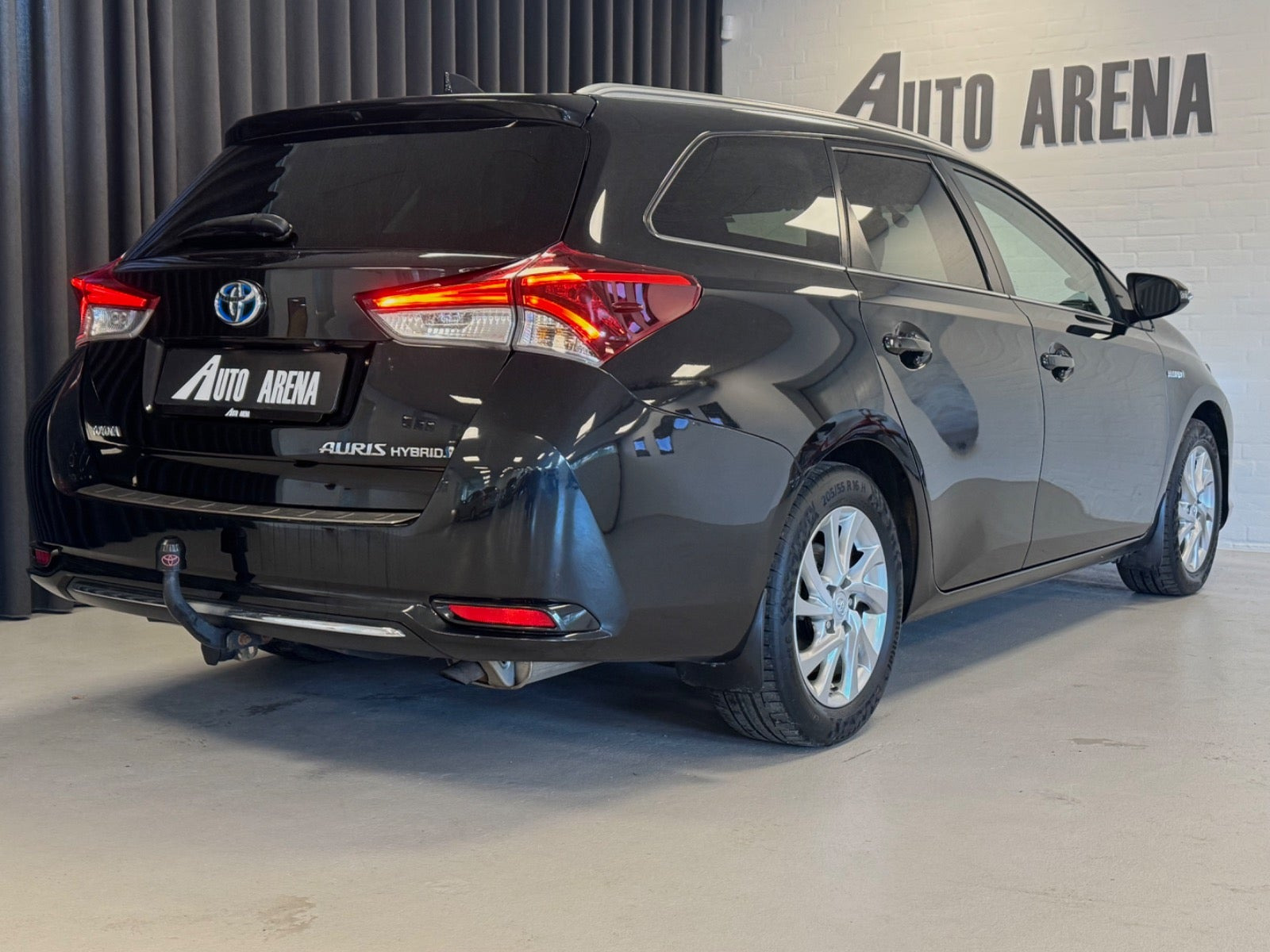 Sort Toyota Auris fra 2015