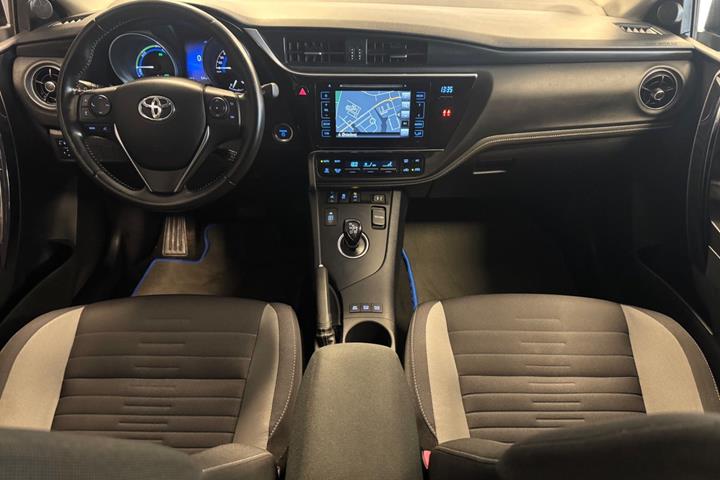 Sort Toyota Auris fra 2015