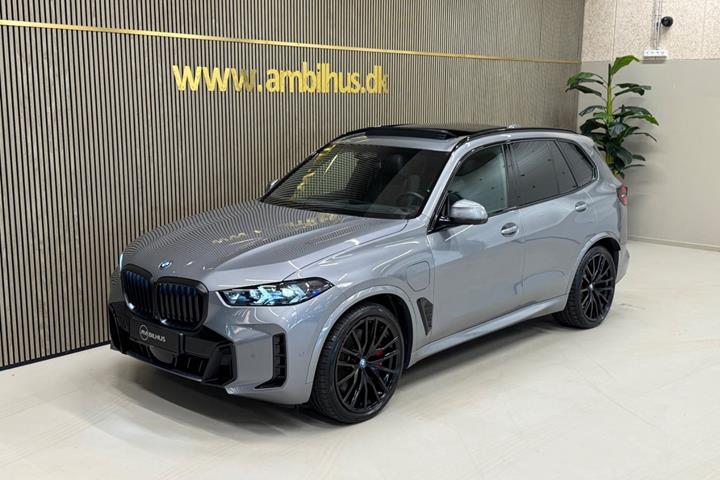 Grå BMW X5 fra 2025