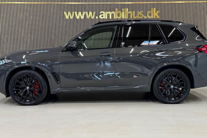 Grå BMW X5 fra 2025