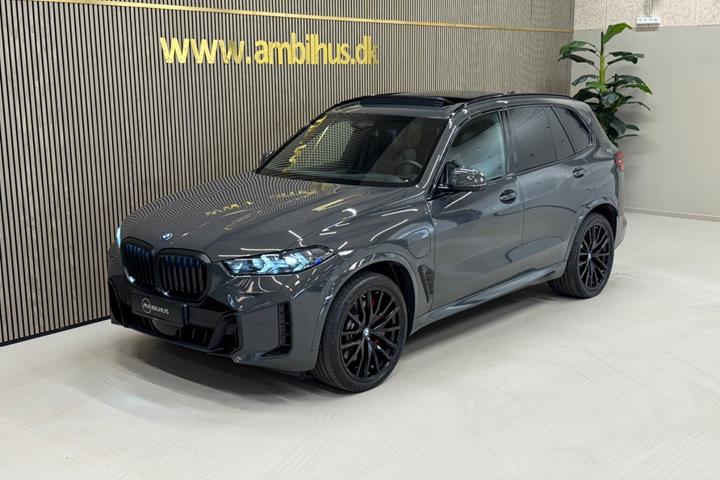 Grå BMW X5 fra 2025