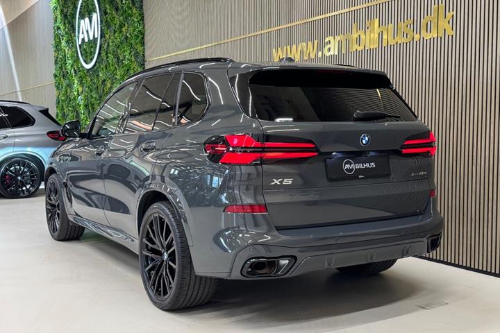 Grå BMW X5 fra 2025