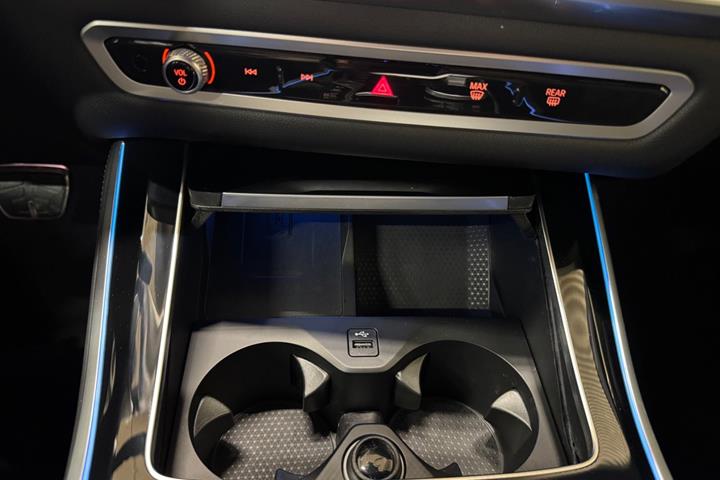 Grå BMW X5 fra 2025