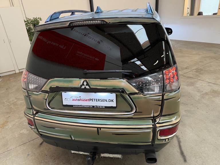 Mitsubishi Outlander 2,4 Instyle CVT 4WD 7prs