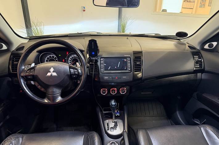 Brun Mitsubishi Outlander fra 2010