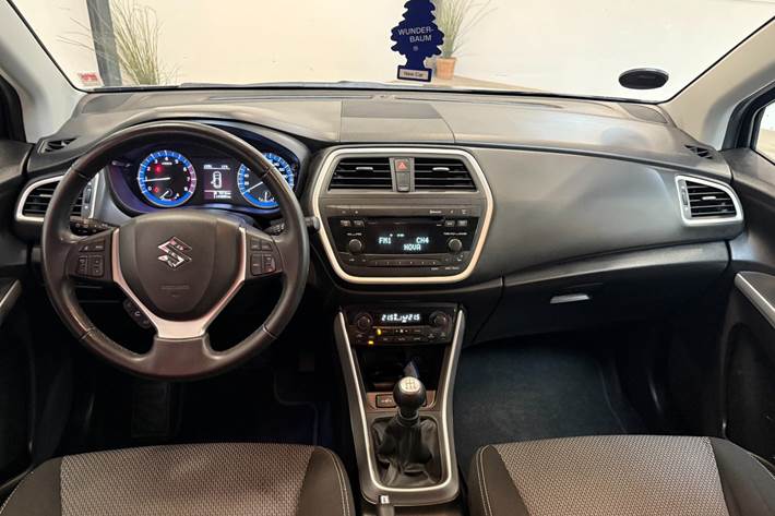 Sort Suzuki S-Cross fra 2015