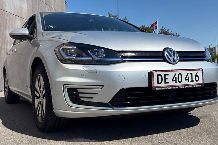 Grå VW e-Golf VII fra 2019