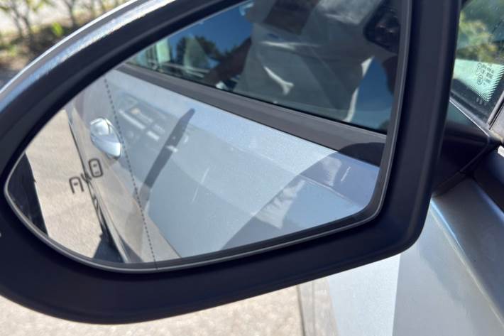 Grå VW e-Golf VII fra 2019