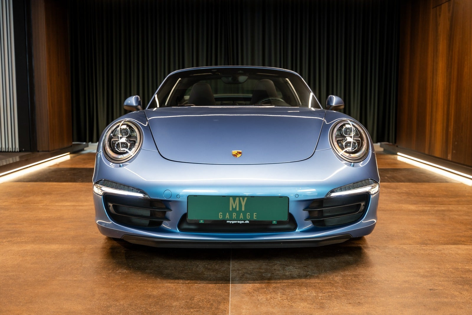 Blå Porsche 911 Targa 4S fra 2016 set udefra