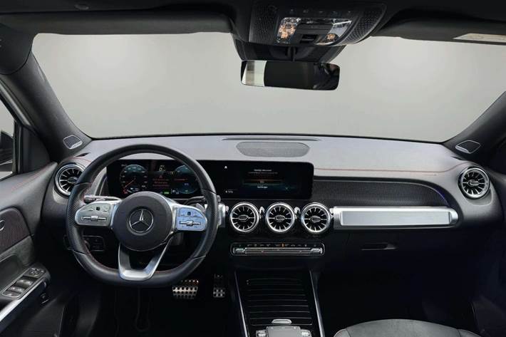 Hvid Mercedes EQB250 fra 2023
