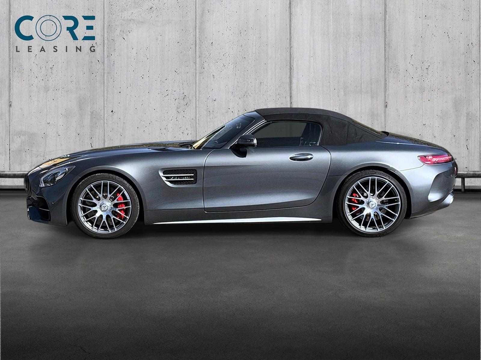 Grå Mercedes AMG GT C fra 2019