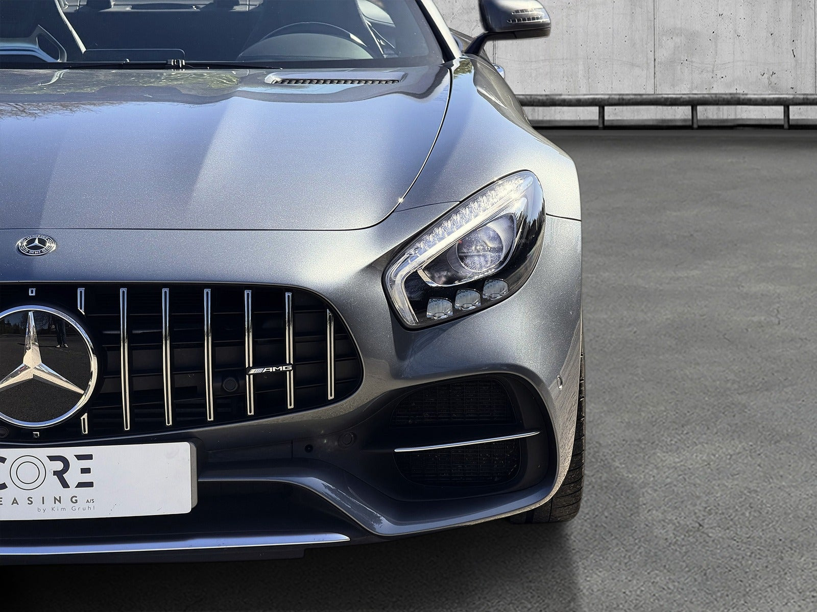 Grå Mercedes AMG GT C fra 2019