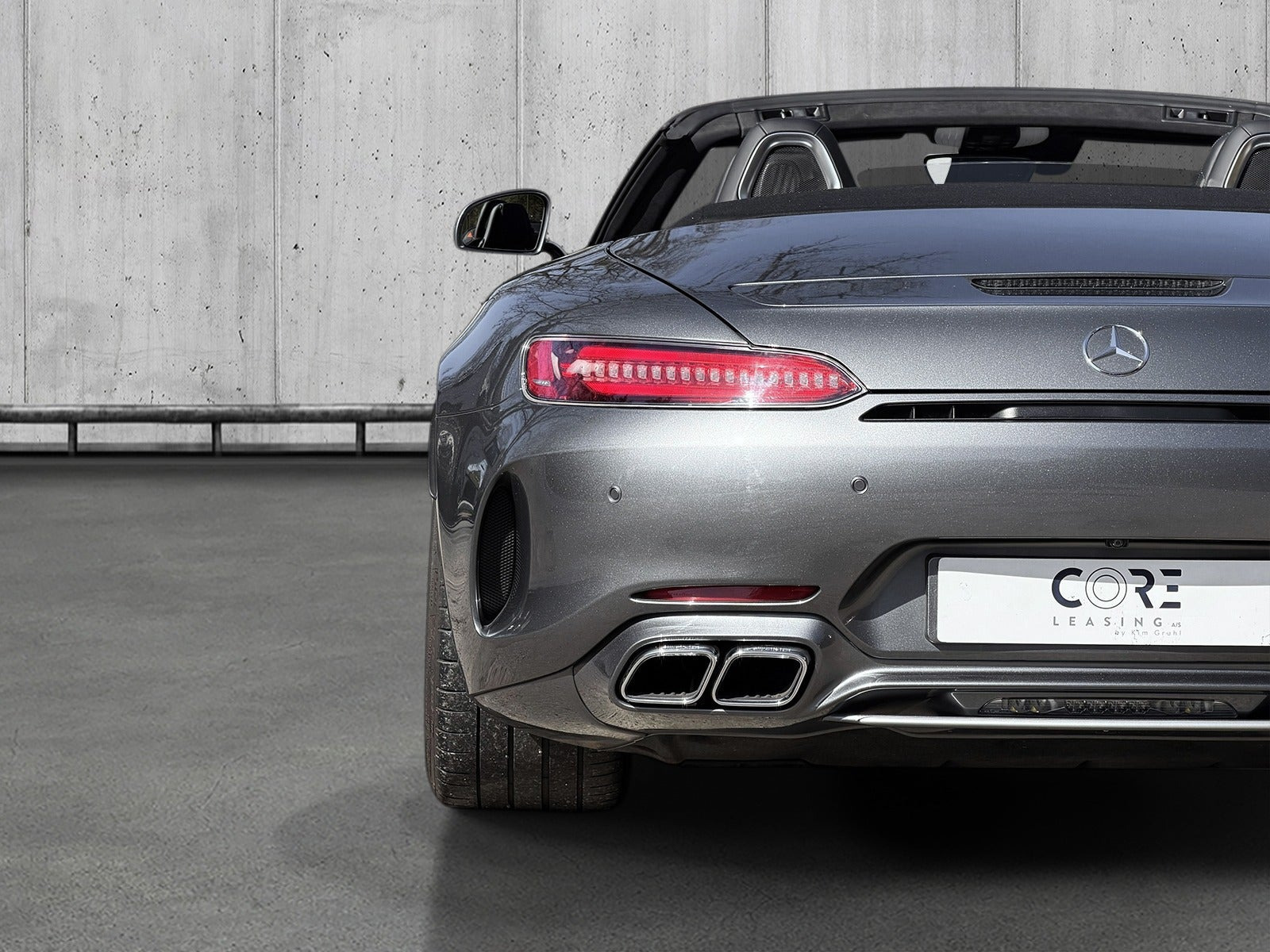 Grå Mercedes AMG GT C fra 2019