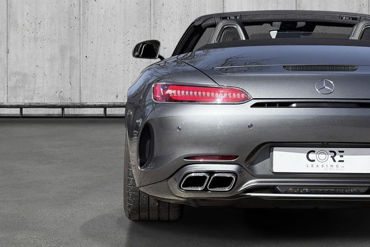 Grå Mercedes AMG GT C fra 2019