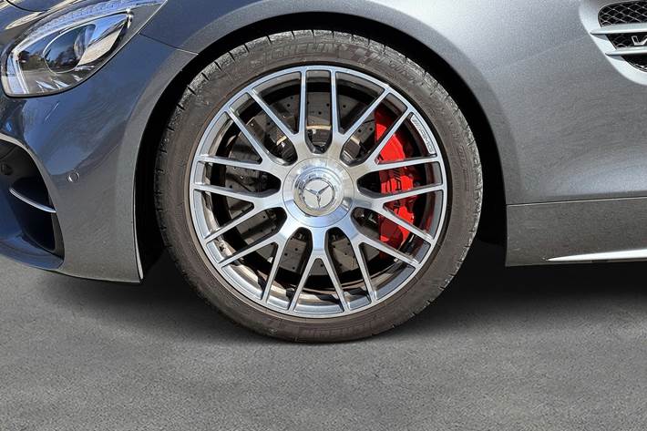 Grå Mercedes AMG GT C fra 2019