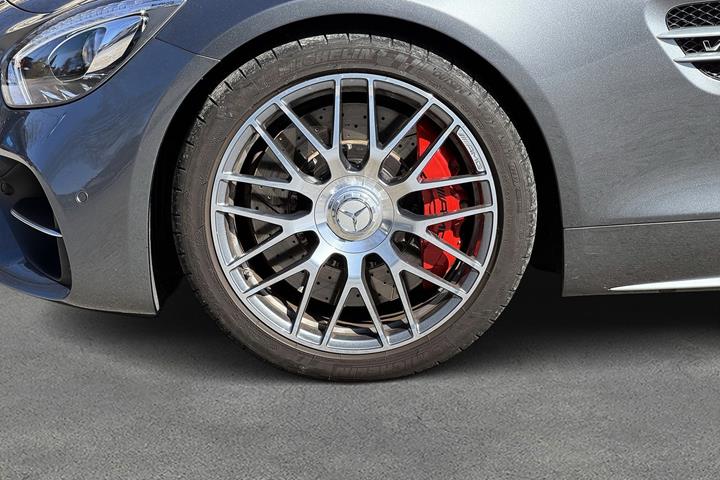 Grå Mercedes AMG GT C fra 2019