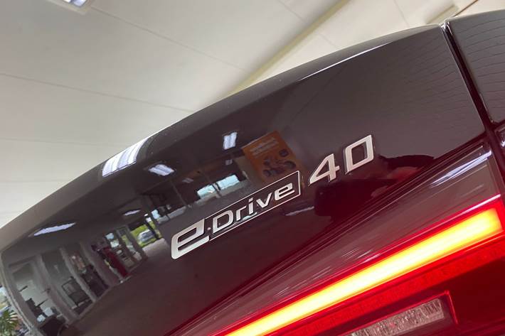 Sort BMW i4 fra 2023