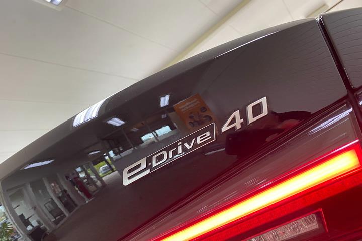 Sort BMW i4 fra 2023
