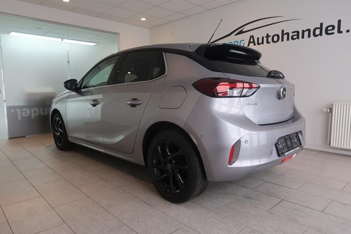 Grå Opel Corsa fra 2020