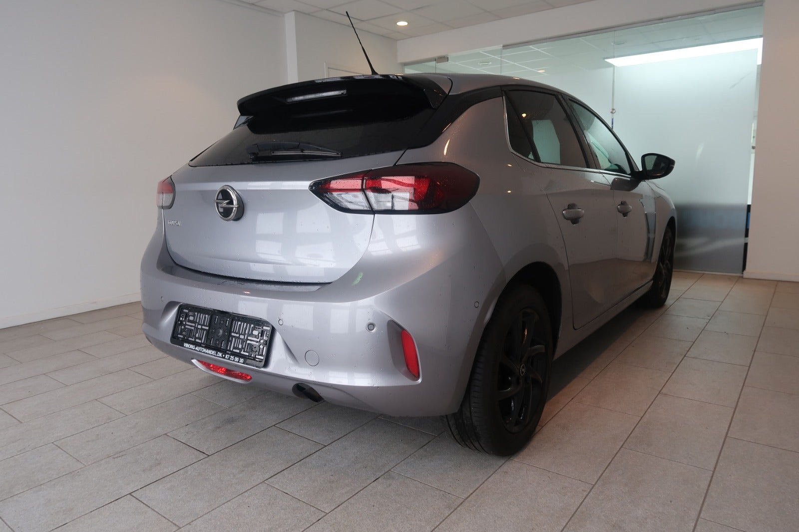 Grå Opel Corsa fra 2020