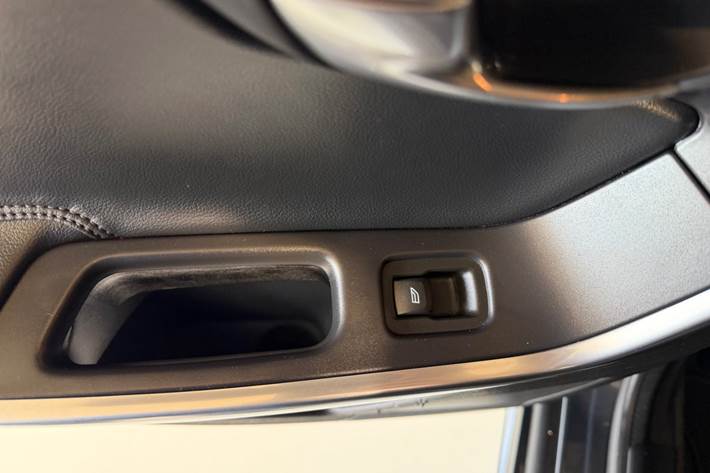 Grå Volvo XC60 fra 2015